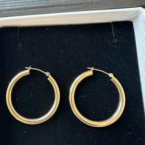 Ladies 14K yellow gold hoops